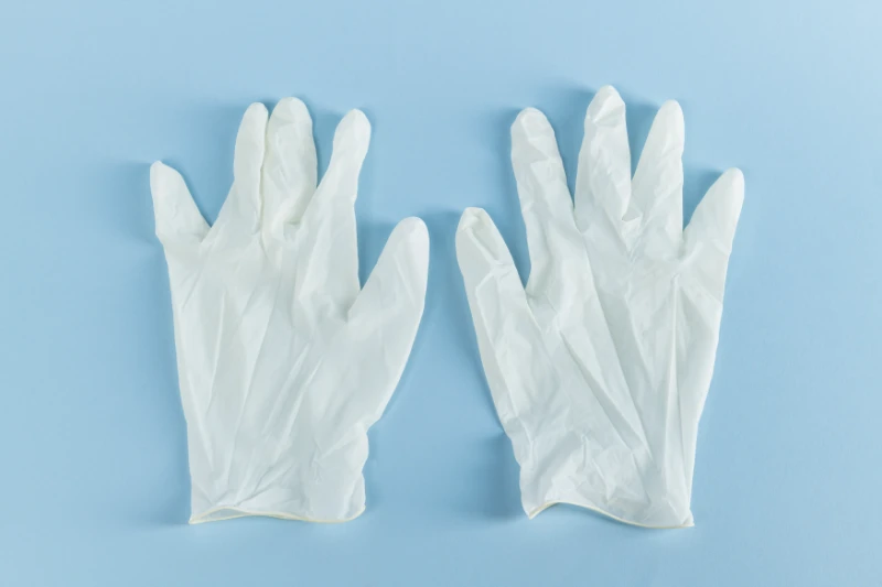 guanti bianchi per esame di prostata infiammata